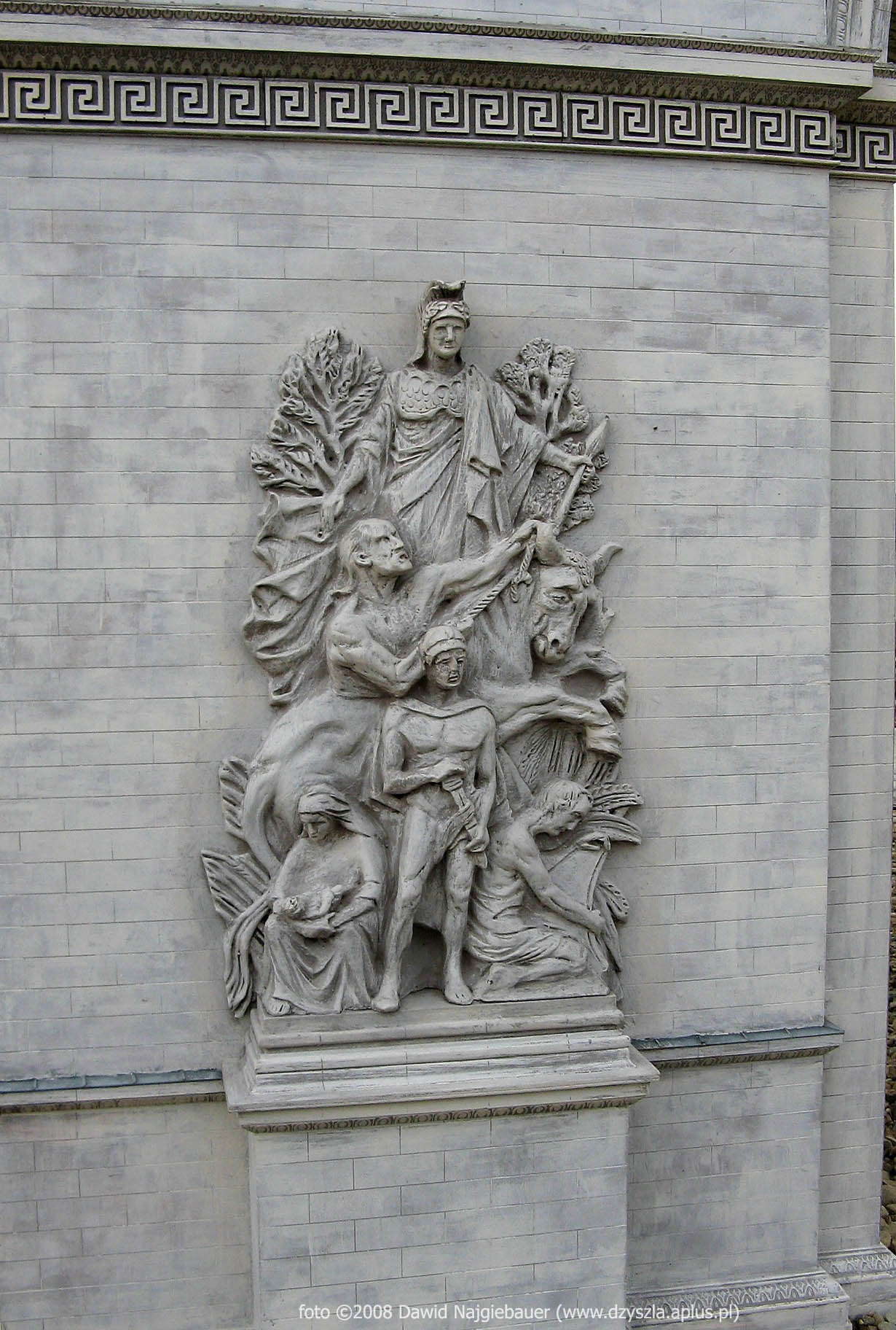 Łuk Triumfalny - rzeźba na kolumnie