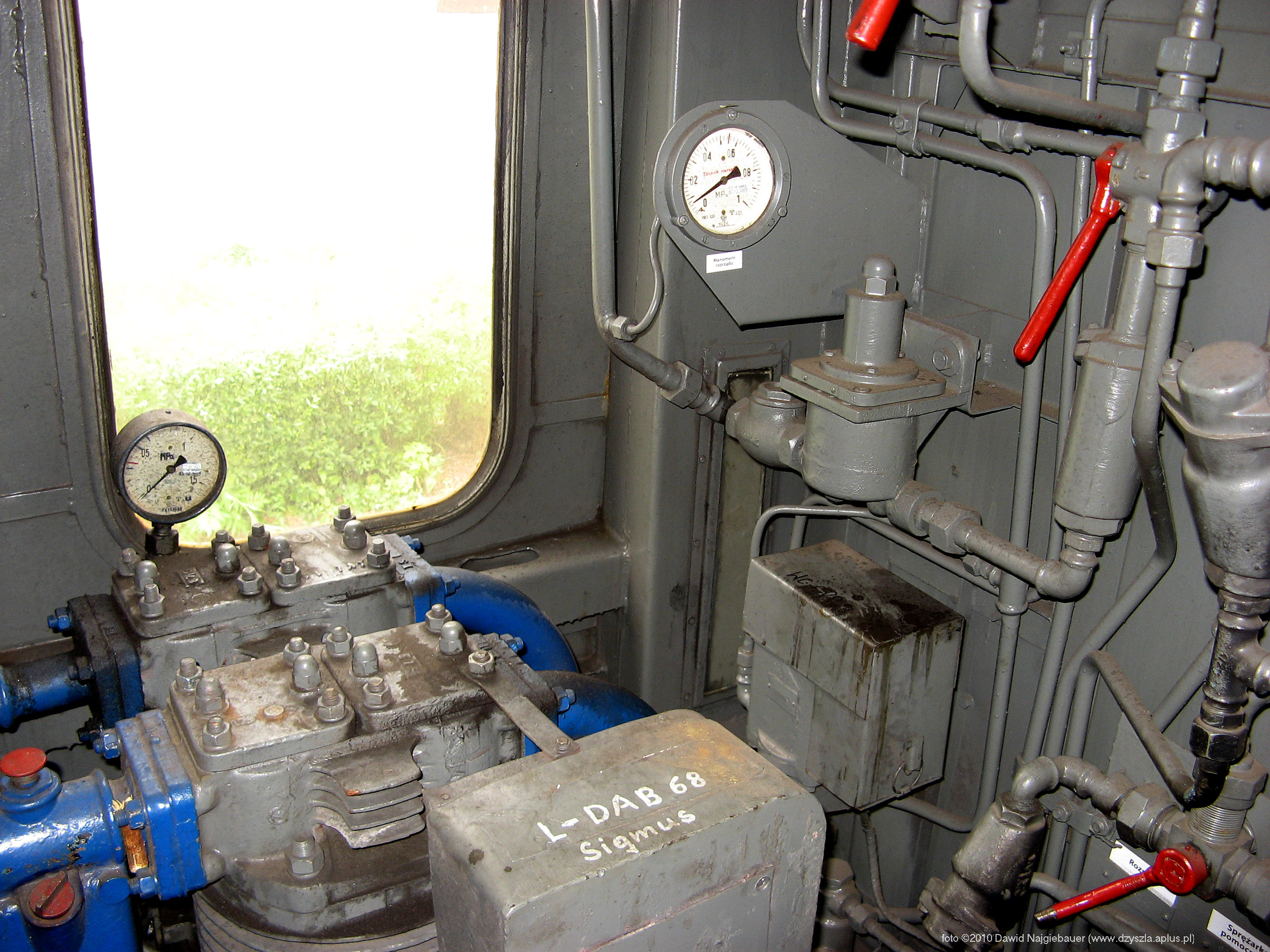 ET41-193 - przedział maszynowy - sprężarki